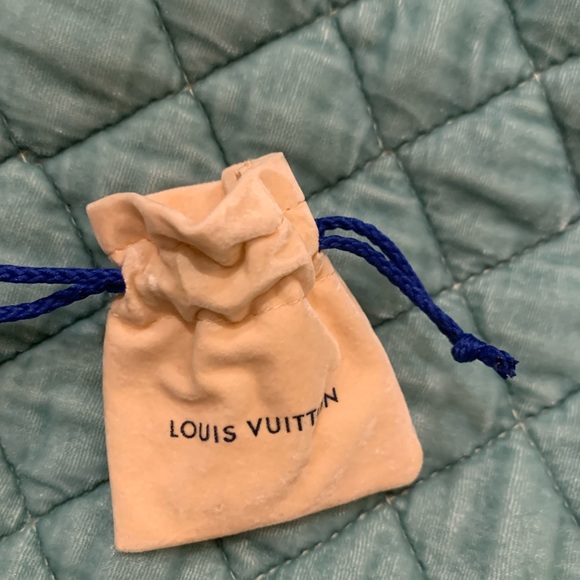 Louis Vuitton huggie earrings - Picture 5 of 5